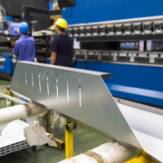 Corte e dobra industrial